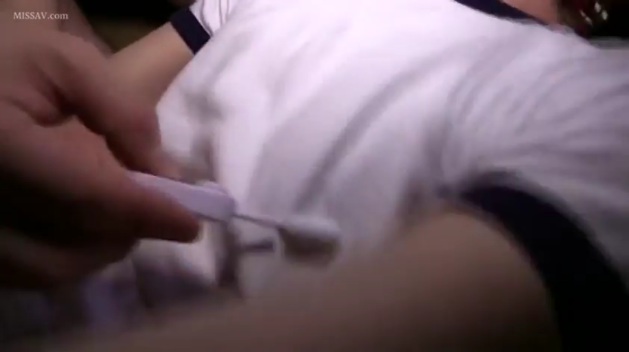 室内 · 仰卧 · 抚摸 · 躯干特写 · 日系 · 体操服 · 按摩器 · 不露脸