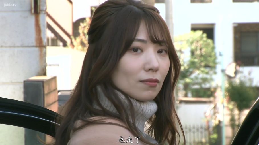 平静 · 回眸 · 顔のクローズアップ · 高领毛衣 · 凝視 · 屋外 · 长发 · 汽车