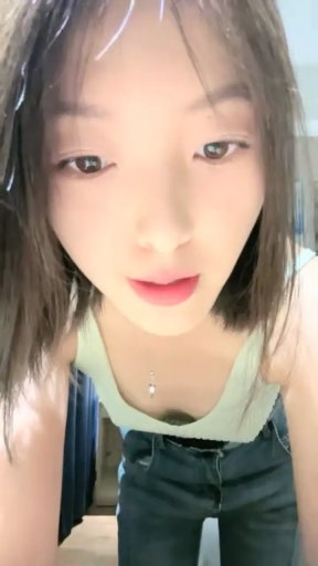 Indoor · Bend over · Face · 自然 · Overhead shot · Sleeveless top