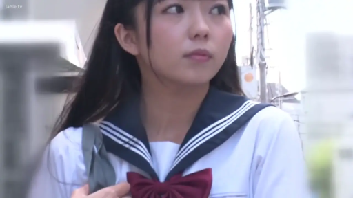 忧郁 · 校服 · 脸部特写 · 站立 · 行走 · 清纯 · 户外 · 书包带