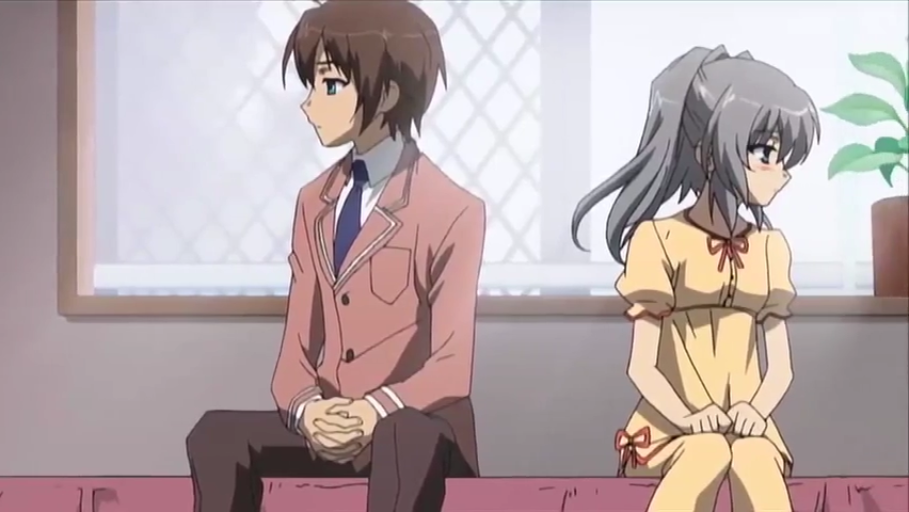 室内 · 坐姿 · 中景 · 制服