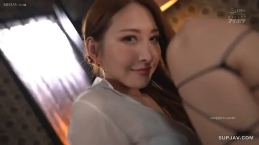 室内 · 脸部特写 · POV视角 · 渔网袜 · 抬腿 · 含蓄微笑 · 对视挑逗 · 白衬衫与渔网袜