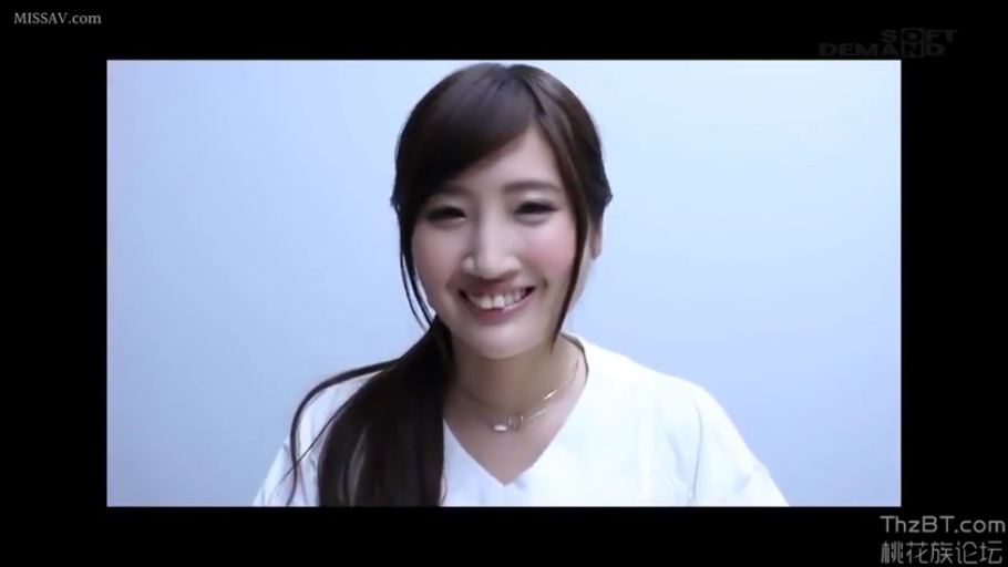 室内 · 护士服 · 面部特写 · 对视 · 笑容 · 正面