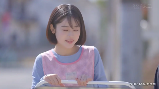 Medium shot · Outdoor · Apron · Handrail standing