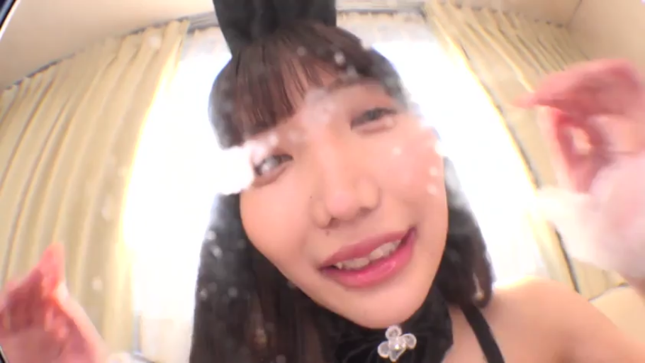 室内 · 俯身 · 脸部 · 微笑 · 兔女郎装 · 兔耳发箍 · 镜头互动 · 鱼眼镜头视角