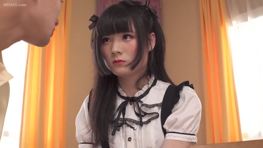 室内 · 面部特写 · 女仆装