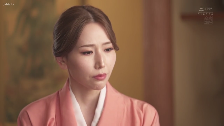 面部特寫 · 端庄 · 端坐 · 靜止 · 粉色和服 · 盘发 · 传统和室