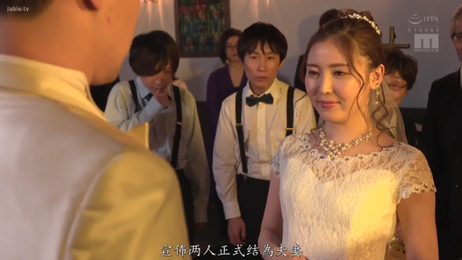 站立 · 中景 · 微笑 · 劇情 · 凝视 · 婚纱 · 頭紗 · 礼堂