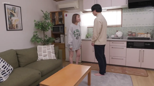 Conversation · Serious · Stand · Kitchen · 卫衣 · 冰箱