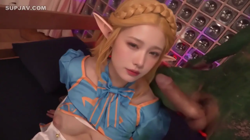 坐姿 · 哥布林 · 脸部特写 · 摄影棚 · 精灵假耳 · 茫然 · 蓝色公主裙 · 遭受猥亵