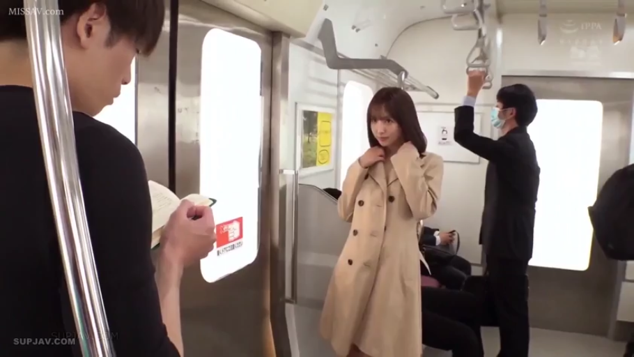 站立 · 中景 · 自然 · 乘车 · 电车 · 风衣 · 拉环 · 痴汉系列