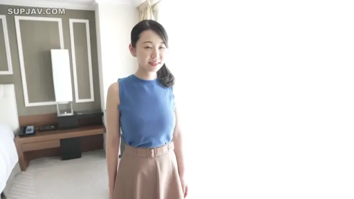 室内 · 跪姿 · 毛巾 · 乳沟 · 紫色V领 · 护理 · 忧心忡忡 · 看护系列