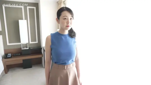 室内 · 站姿 · 格子裙 · 手指扣弄 · 动态模糊 · 裙底特写