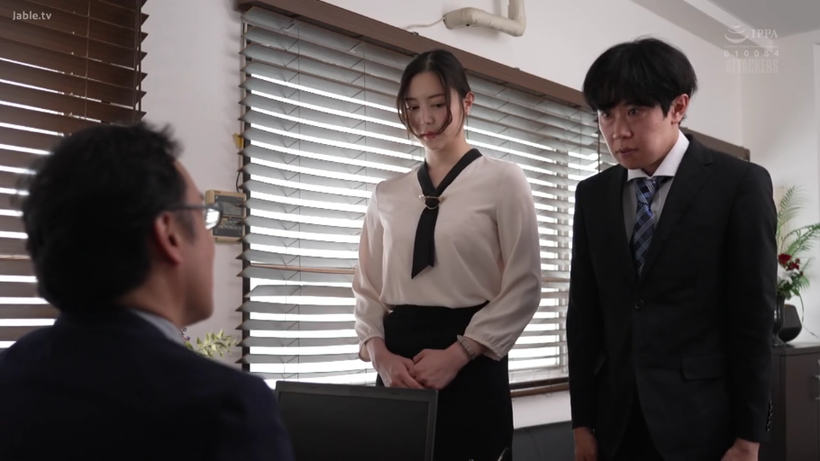 严肃 · 办公室 · 站立 · OL装 · 中景 · 电脑 · 职场 · 训话