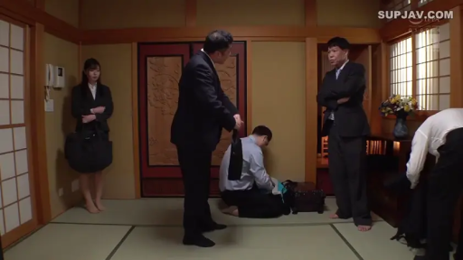 跪姿 · 远景 · 日式和室 · 公文包 · 职业西服 · 正式 · 日式装修 · 整理交流