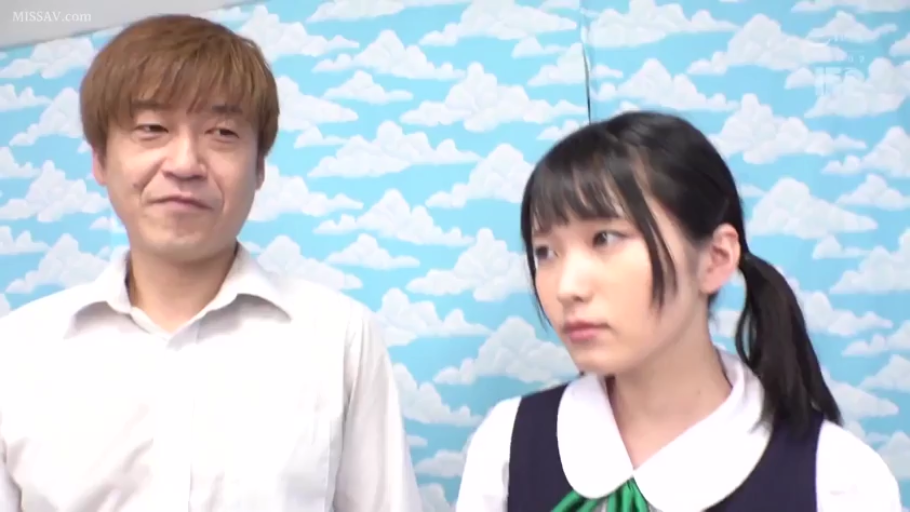 制服诱惑 · 学生服 · 不悦 · 近景特写 · 並んで立つ · 角色介绍 · 摄影棚内