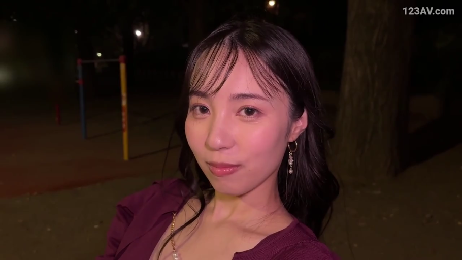 床 · 跪姿 · 白色内裤 · 特写 · 床 · 性交准备 · 内裤焦点