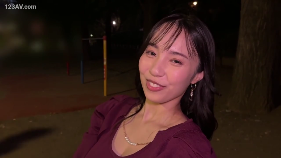 室内 · 面部 · 沙发 · 水手服 · 短发 · 忧虑 · 靠坐 · 被威胁