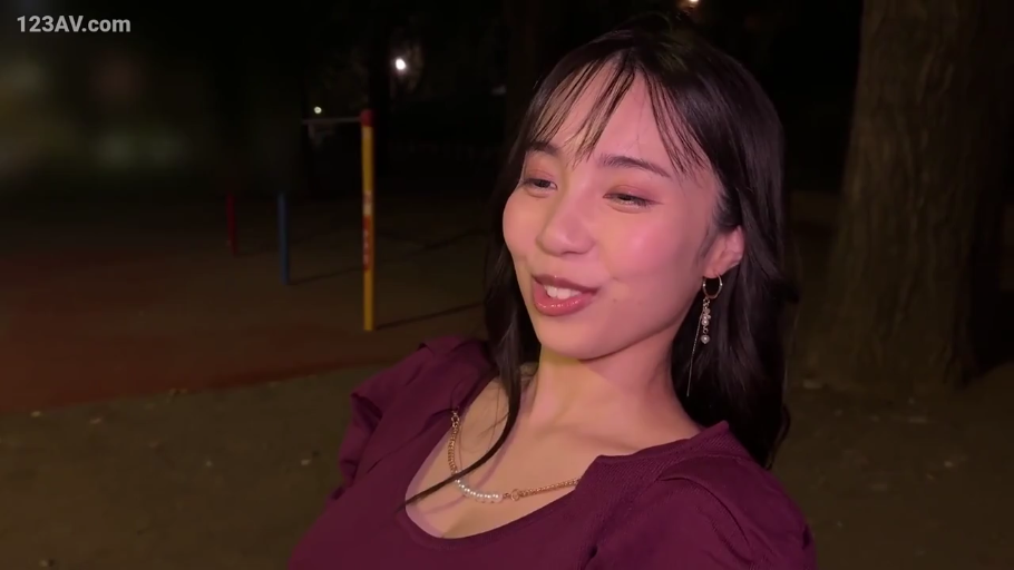 卧室 · 陶醉 · 枕头 · 仰卧 · 腹部 · 粉色蕾丝内衣 · 指奸抚摸 · 床戏