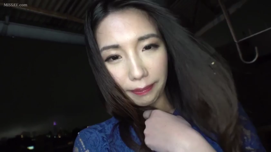 户外 · 蓝色蕾丝上衣