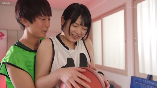 微笑 · 剧情 · 上半身 · 更衣室 · 篮球 · 环抱 · 持球 · 篮球服