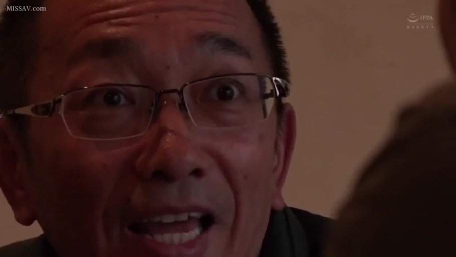 室内 · 脸部特写 · 便服