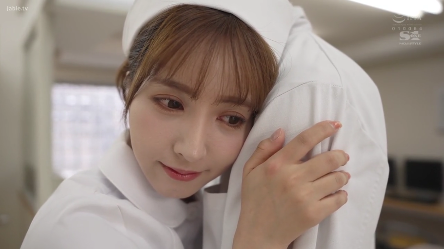 医院 · 护士服 · 脸部特写 · 拥抱