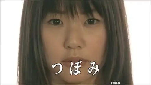 室內 · 嚴肅 · 脸部 · 凝视 · 长发 · 不詳 · 正对镜头