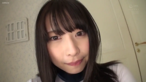 脸部 · 微笑 · 房间 · 凝视 · 门 · 俯视 · 肖像 · 高领衣