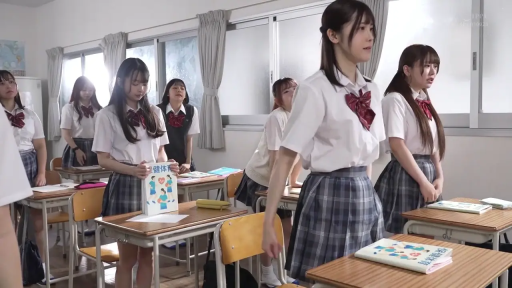 严肃 · 群像 · 教室 · 站立 · 制服诱惑 · 课桌椅 · 听课 · 日本校服