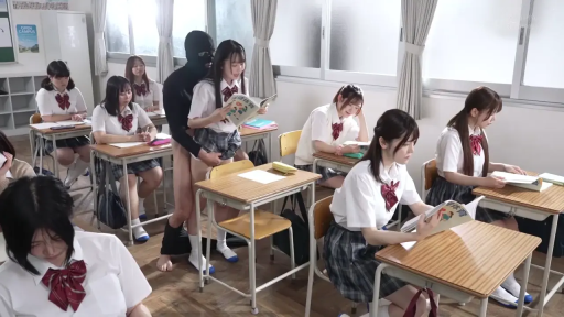 教室 · 站姿 · 平静 · 猥亵 · 课桌椅 · 群体 · 紧身衣