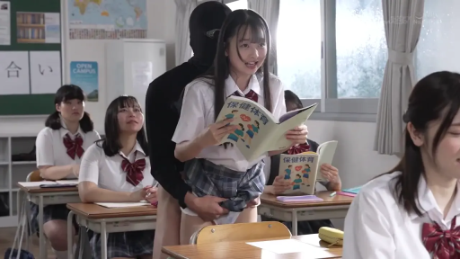 校服 · 教室 · 站立 · 中景 · 痴汉 · 惊讶 · 掀裙子 · 课本