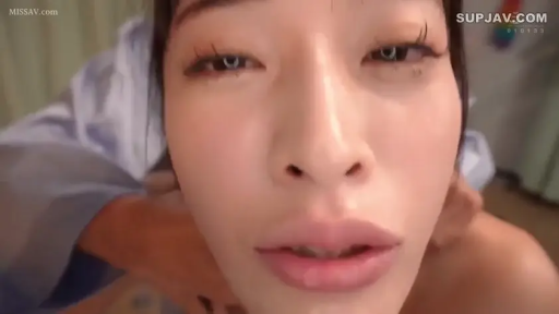 室內 · 臉部特寫 · 襯衫