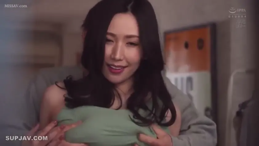 胸部 · 揉乳 · 卧室 · 巨乳 · 享受 · 从后环抱 · 绿色紧身上衣