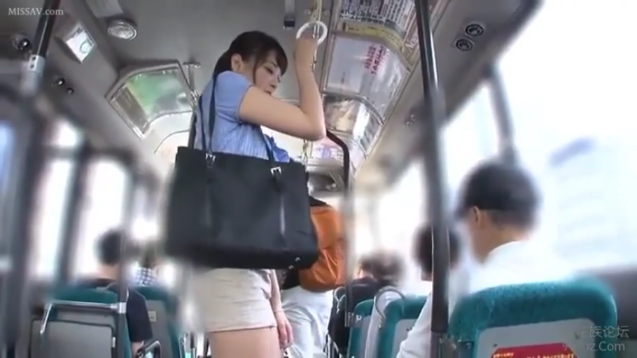 站姿 · 自然 · 乘车 · 公交车 · 痴汉题材 · 单肩包 · 衬衫短裙