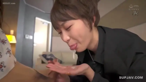 俯身 · 卧室 · 精液 · 短发 · 吐舌 · 黑色衬衫 · 手部特写 · 饮精