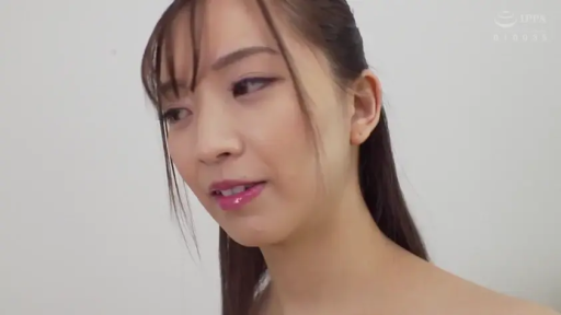 Indoor · Close-up of the face · Fully nude · Standing Posture · Smile