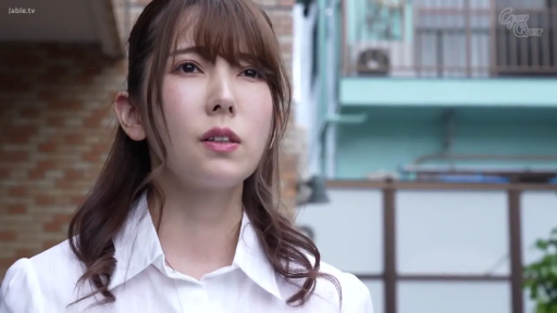 严肃 · 脸部特写 · 第一视角 · 站姿 · 白色衬衫 · 注视 · 户外