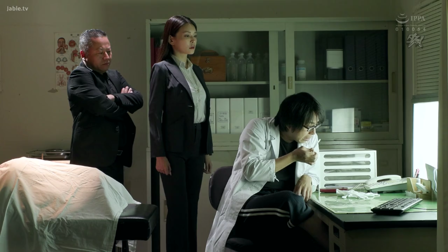 Stand · Serious · Suit · 诊察台 · 实验 · 多人 · 诊室