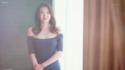 室内 · 站姿 · 微笑 · 半身 · 窗帘 · 温柔 · 淑女 · 蓝色一字领连衣裙