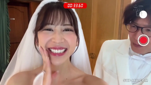 室內 · 臉部特寫 · 站姿 · 白西装 · 开心大笑 · 录像录制 · 录制UI界面 · 新婚主题