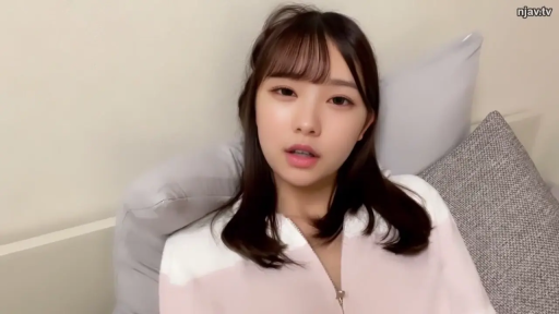 坐姿 · 酒店房间 · 台灯 · 剧情 · 远景 · 交流 · 蓝色牛仔裤 · 惊讶