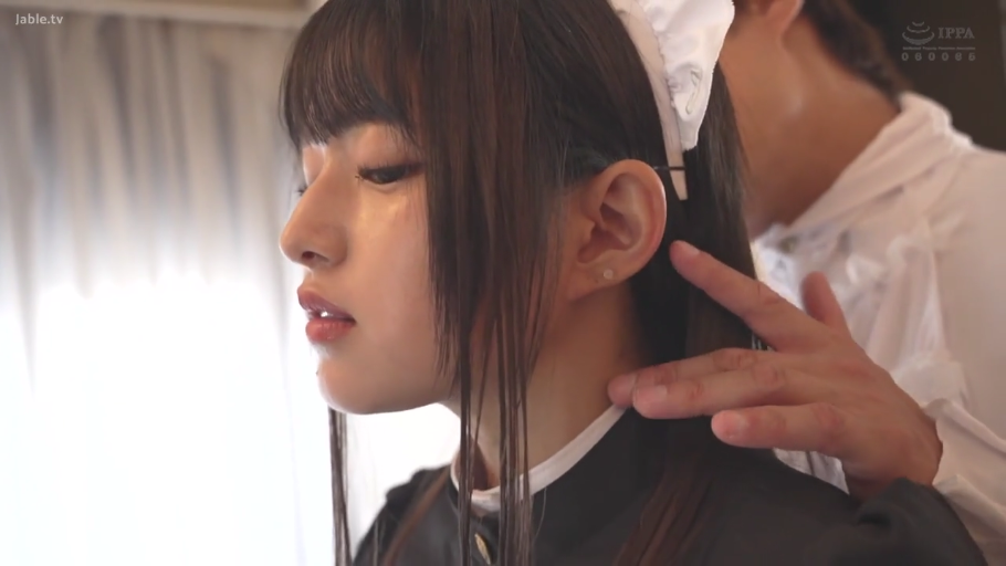 室内 · 女仆装 · 女仆头饰 · 安静 · 脸部侧面特写