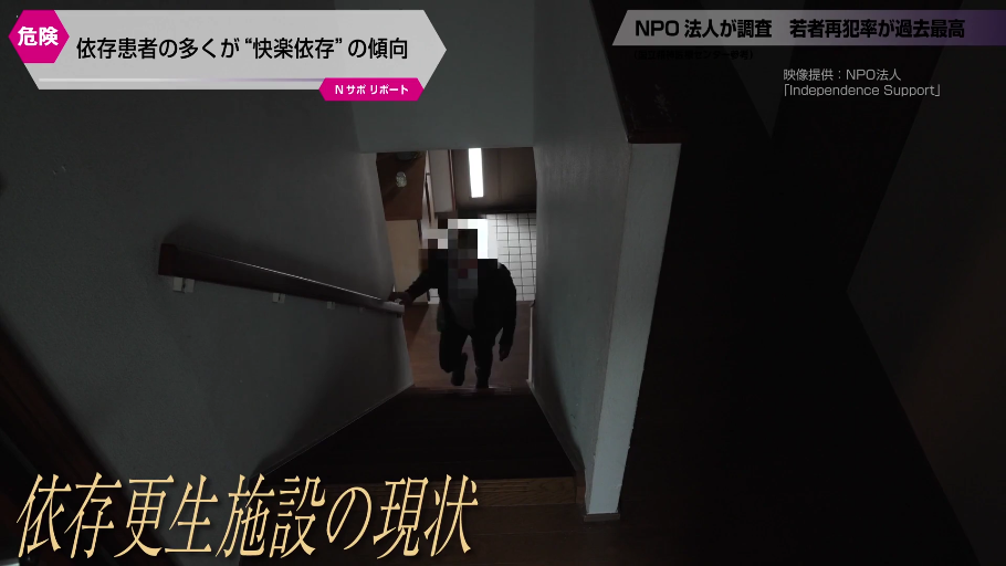 枕头 · 仰卧 · 面部特写 · 裸体 · 床上 · POV视角 · 笑容 · 胸射