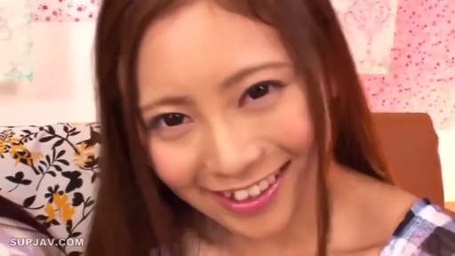 格子衬衫 · 室内 · 甜美 · 微笑 · 面部特写 · 长发 · 正对镜头