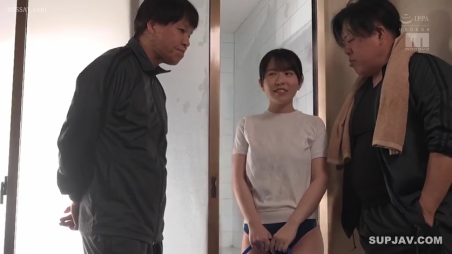 坐姿 · 阴茎 · 沙发 · 手淫 · 沉醉 · 条纹T恤 · 男女两人