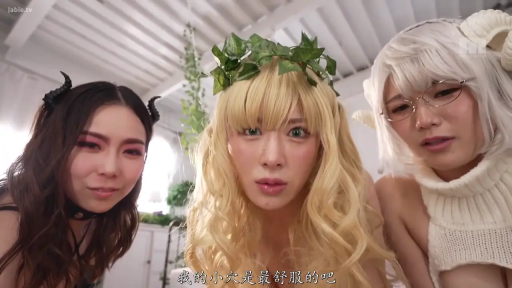 室内撮影スタジオ · POV视角 · ロールプレイング衣装 · 二人顔面クローズアップ · 低头俯视 · 凝视玩家 · 困惑严肃 · ヘアバンド頭飾