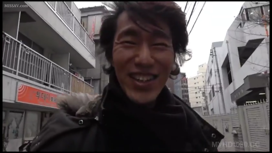 脸部特写 · 站立 · 户外街道 · 冬装