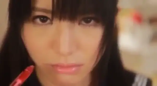 室内 · 顔部のクローズアップ · 凝視 · 水手服 · 冷淡 · 正对镜头 · 黑发 · 红色马克笔