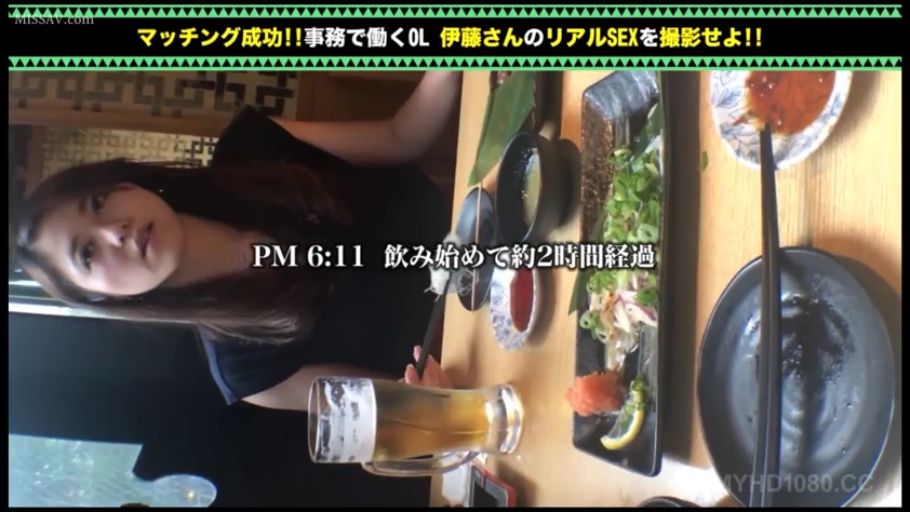 坐姿 · 自然 · 第一人称视角 · 面部特写 · 饮酒 · 居酒屋 · 黑色职业装 · 啤酒